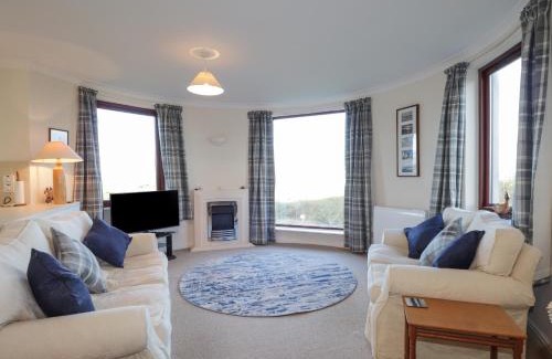 Findhorn House | Aurora View