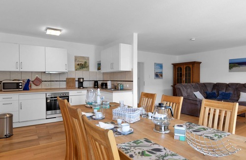 Warwerort Apartment | Austernfischer by Interhome