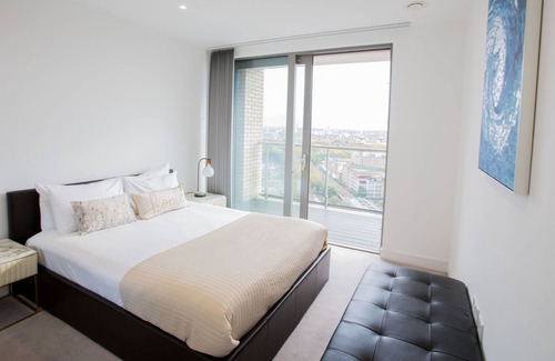 Canary Wharf Apartment | Austin David Apt-Canary Views One Bed Apartment