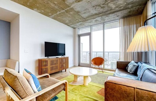 East Cesar Chavez Condo | Austin Downtown Condo - 1BR Lakeview 23rd-floor