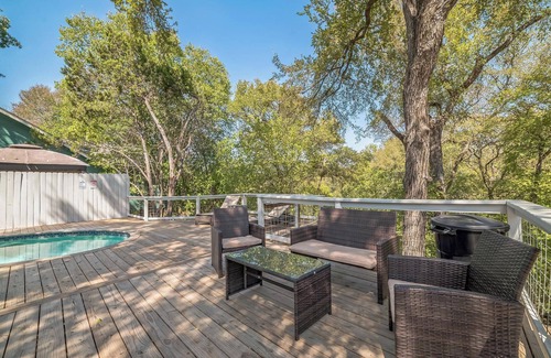 Austin Lake Estates House | Austin Hillside Getaway 3BR: Pool +Deck & Jacuzzi