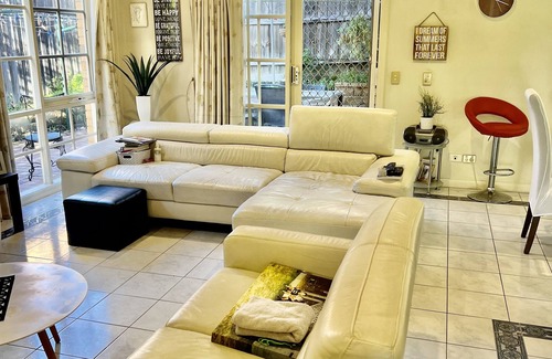 Bulleen Bed & Breakfast | Austin Hoskin and Warringal Hospital 2.5 km