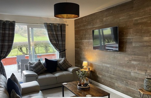 Dumfries Cabin | Austin Lodge 5 - Dumfries, private Hot Tub, Smart TVs, wifi, beautiful views