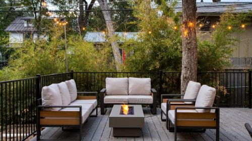 Tarrytown House | Austin Retreat w Game Room Casita EV Charger Cedar Stone by AvantStay