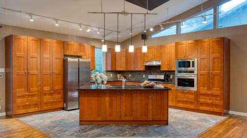 Tarrytown House | Austin Retreat w Game Room Casita EV Charger Cedar Stone by AvantStay