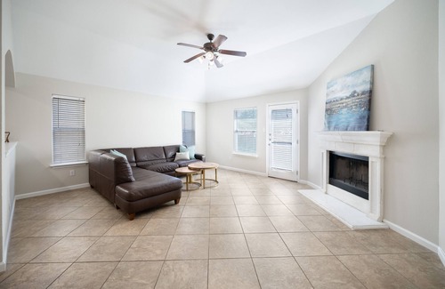 Round Rock House | Austin Suburban Bright & Spacious 1-Story Home