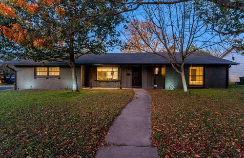 Barton Hills House | Austin Wildgrove 3BR House l Walk to Zilker