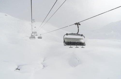 Villarabout Ski Chalet | Authentique Maison de Village Savoyarde