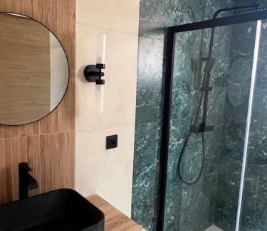 Santa-Reparata-di-Balagna Apartment | Authentique appartement vue montagnes avec grand patio et jacuzzi chauffé