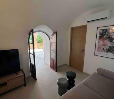 Santa-Reparata-di-Balagna Apartment | Authentique appartement vue montagnes avec grand patio et jacuzzi chauffé