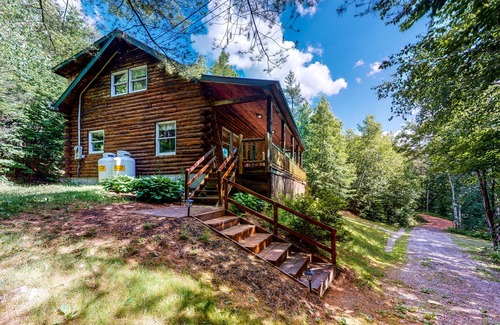 Stratton Mountain Cabin | Authentic and comfortable Vermont log cabin - secluded yet near attractions