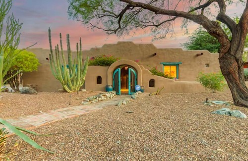 Fountain Hills House | Authentic AZ! Outdoor Paradise with Htd Pool, Spa, Outdoor Kitchen.