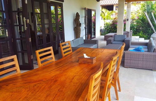 Gerokgak Villa | Authentic Beachvilla with cook, private pool, staff and lush tropical garden