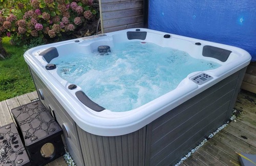 Roz-sur-Couesnon House | Authentic Breton house with garden & private spa