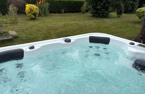 Roz-sur-Couesnon House | Authentic Breton house with garden & private spa