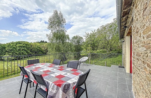 Beynat Cottage | Authentic Cottage, Peaceful with Private Terrace, Private Garden and Wi-Fi
