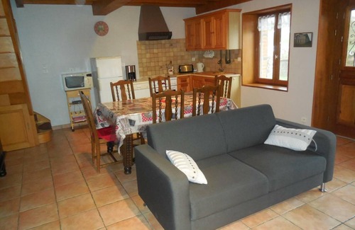 Chamboeuf Cottage | Authentic cottage with fireplace, pets allowed, near St-Galmier