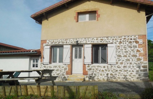 Chamboeuf Cottage | Authentic cottage with fireplace, pets allowed, near St-Galmier