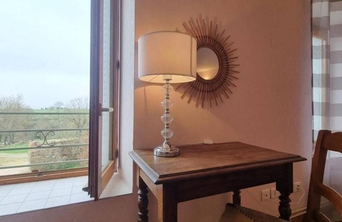 Saint-Paul-de-Vezelin Cottage | Authentic Country House with Fireplace and Pets Allowed