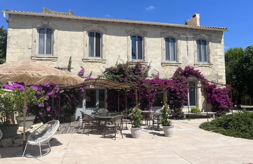 Arles Cottage | Authentic farmhouse with heated spa and swimming pool