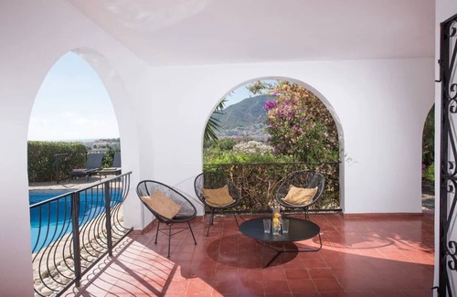 L'Alfas del Pi Villa | Authentic finca, ideal for vacations with family or friends