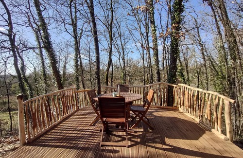 Paulhiac House | Authentic gîte with shared pool in the middle of nature.