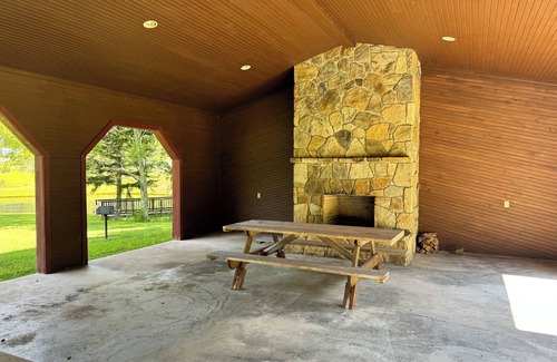 Davis House | Authentic Hemlock Log Cabin 4 Bedroom Ski Chalet On Lake And Next To Ski Slopes