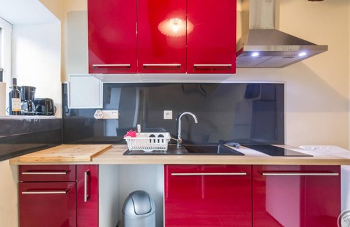 Vidouville Cottage | Authentic House with Private Parking Among Apple Trees