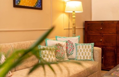 Jaipur Apartment | Authentic Indian Retreat: Heritage Decor & Local Flavours at 3BHK spacious home