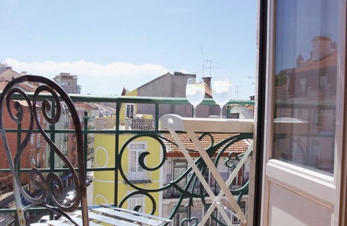 Lisbon Old Town Apartment | Authentic Lisbon CASA SAISA
