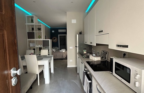 Triggiano House | Authentic Local Stay in historic center;Jacuzzi, Full Kitchen & Central Location