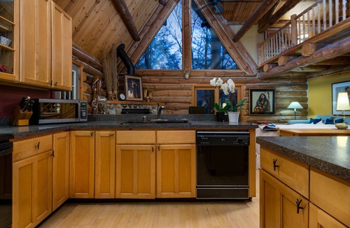 Covert House | Authentic Log Cabin Gated Community w/Access Lake Michigan & South Haven