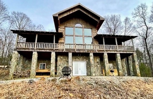 McGrady Cabin | Authentic Log Cabin on Dancy Mountain near McGrady, North Carolina