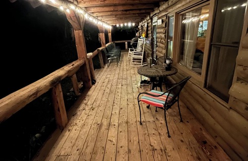 Campton Cabin | Authentic Log Cabin! Recently updated! Fun for families/Near Owl's Nest!