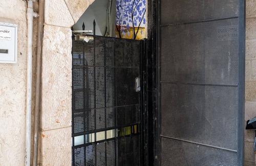 Mahane Israel Apartment | Authentic Mamilla 3BR - Walk to Old City