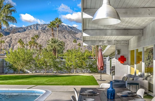 Sunmor House | Authentic mid-century model home with pool, outdoor living & 180º mountain views