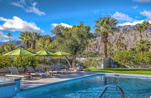 Sunmor House | Authentic mid-century model home with pool, outdoor living & 180º mountain views