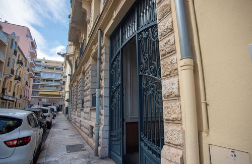 Gambetta Apartment | Authentic Nice Apartment - Sunny Terrace, Nice, France