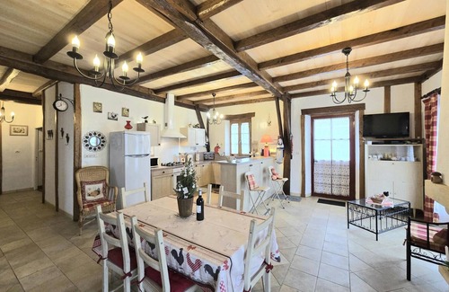 Mazeyrolles Cottage | Authentic Périgord House with Fireplace, Pets Welcome