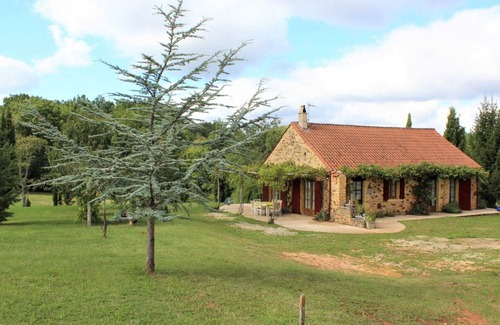 Mazeyrolles Cottage | Authentic Périgord House with Fireplace, Pets Welcome