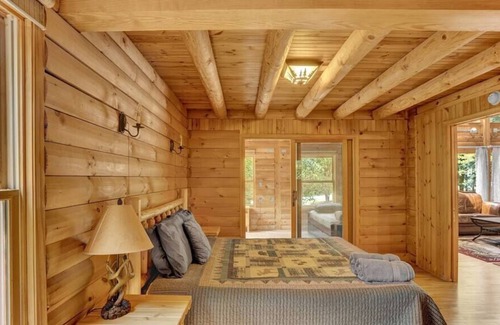 Briar Crest Woods Cabin | Authentic Pocono Log Cabin | Hot Tub | Lake Access