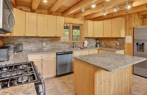 Briar Crest Woods Cabin | Authentic Pocono Log Cabin | Hot Tub | Lake Access