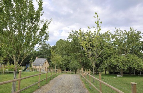 Hudimesnil Cottage | Authentic restored cottage with peaceful pond and pets allowed