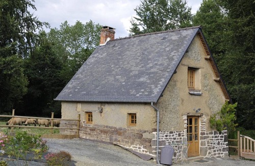Hudimesnil Cottage | Authentic restored cottage with peaceful pond and pets allowed