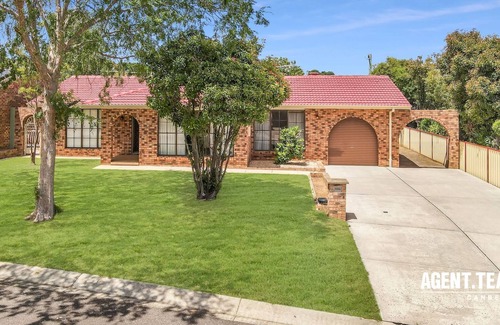 McKellar House | Authentic suburban home, close to city
