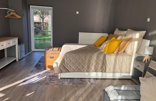 Lank-Latum Apartment | Authentic Travellers Suite in ehemaliger Gärtnerei