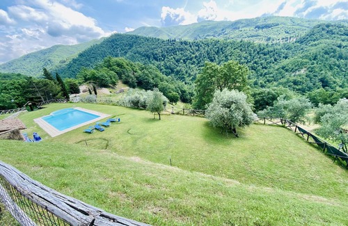 San Godenzo House | Authentic tuscan holiday home surrounded by nature. Pet friendly, bbq, pool!