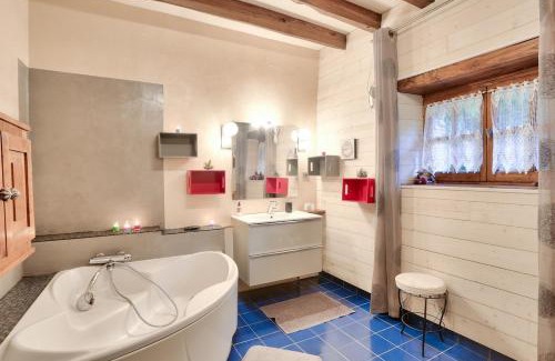 Sainte-Marie House | Authenticity & Relaxation Longère with Wooded Park