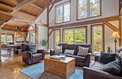 Lac Superieur Village Ski Chalet | Authentik chalet - Hot tub, Kayaks and lake superior access/#301372