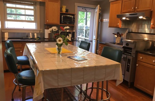Nantucket Town Apartment | Autumn breeze! Empty beaches, warm waters!